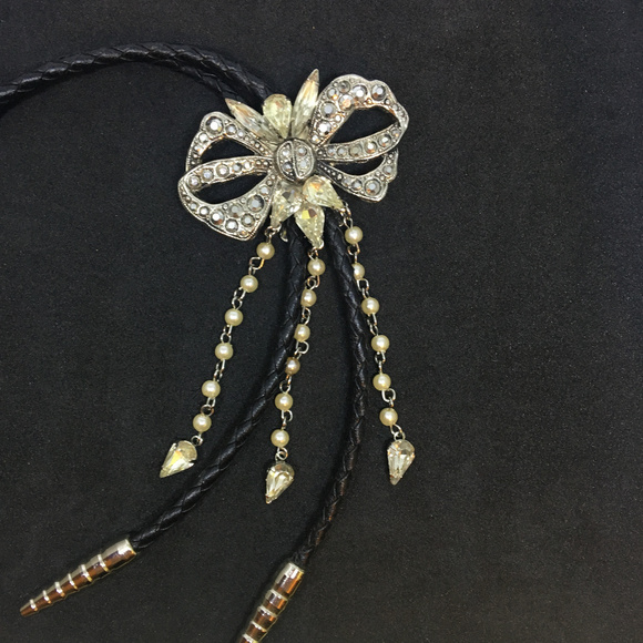 Kirks Folly Western Swarovski Crystal Leather Bolo - Picture 2 of 4